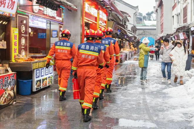 pg电子娱乐平台武汉消防全力护航元宵平安(图1)