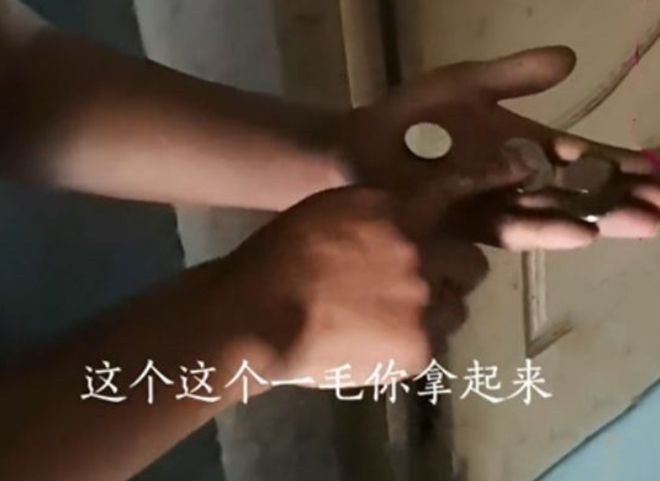 pg电子维修师傅骑行5公里上门修空调 遭阿姨砍价只给六块二网友懵了(图2)